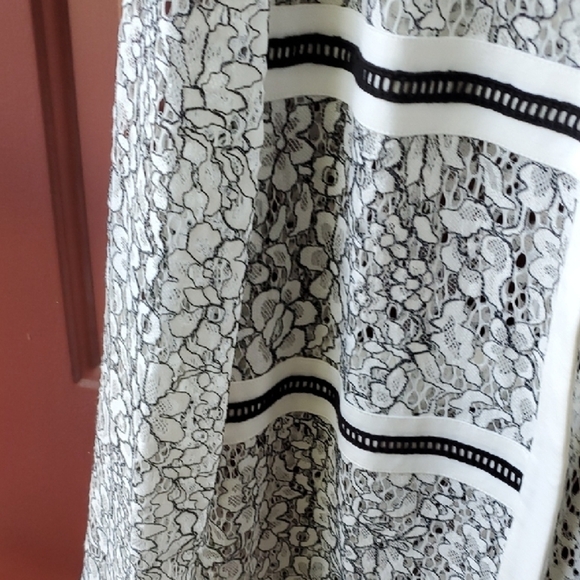 Chico's Black and White Floral Lace Blazer Size 2 CHICOS - Picture 9 of 11